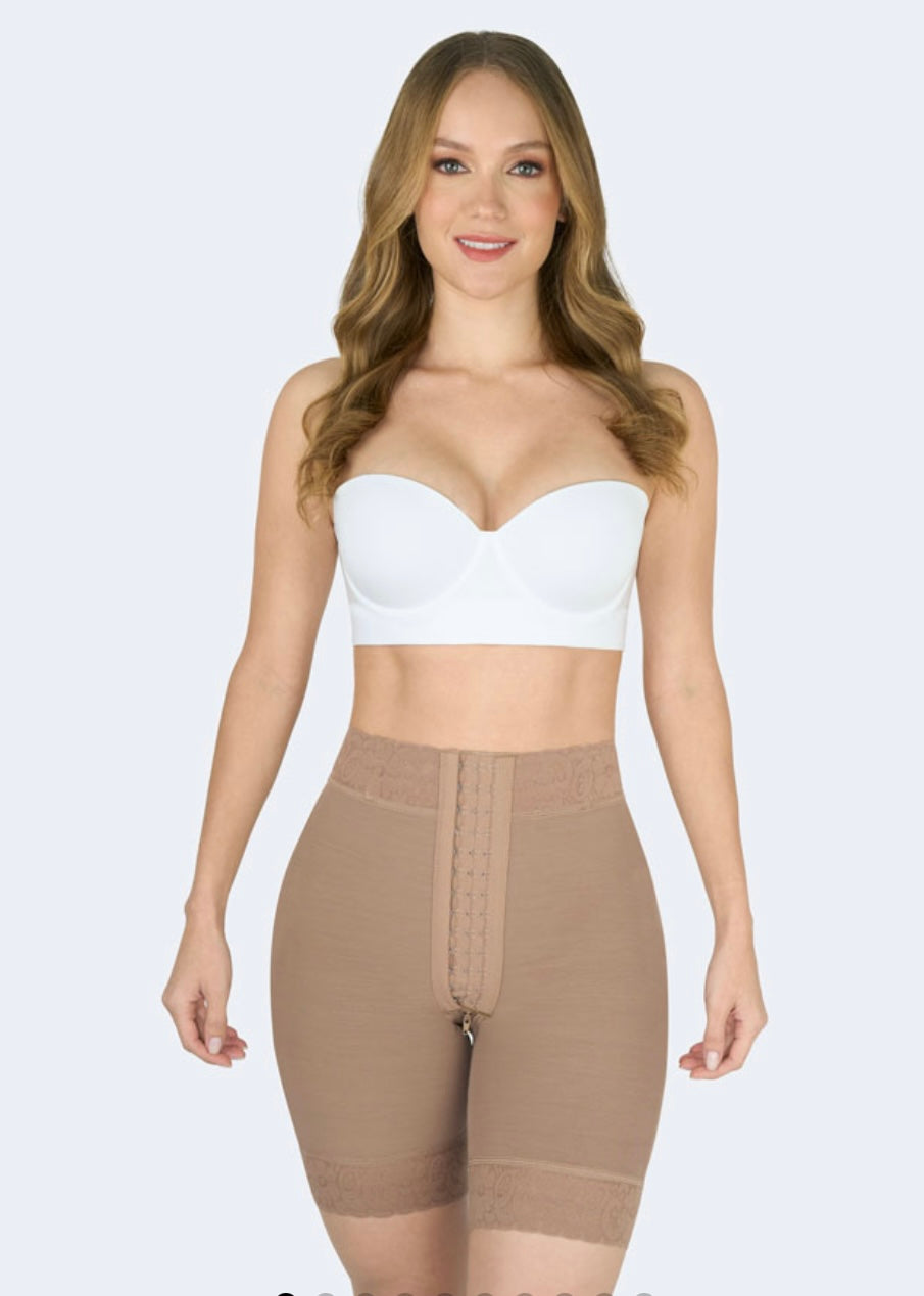 Short Levanta Cola con Broches y sierre perineal Rfe:16008-1