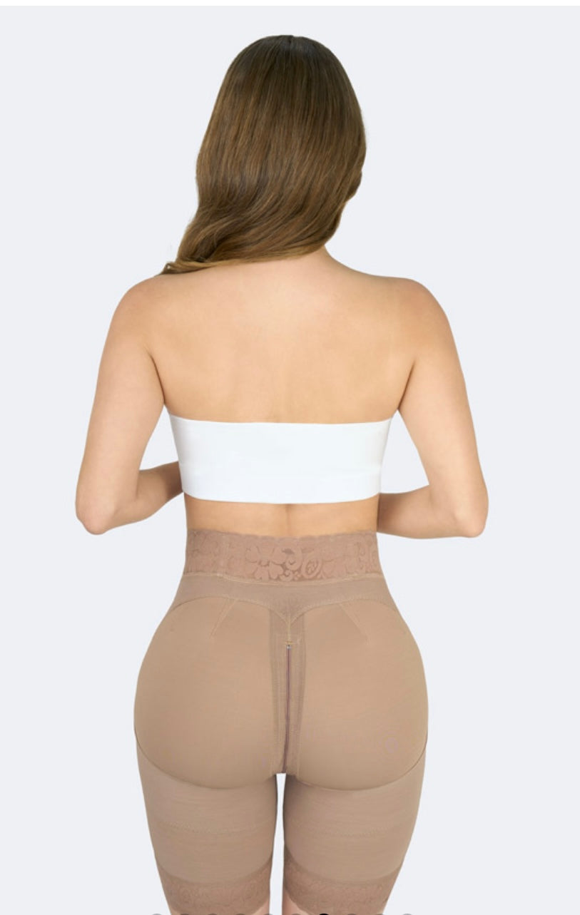 Short Levanta Cola con Broches y sierre perineal Rfe:16008-1