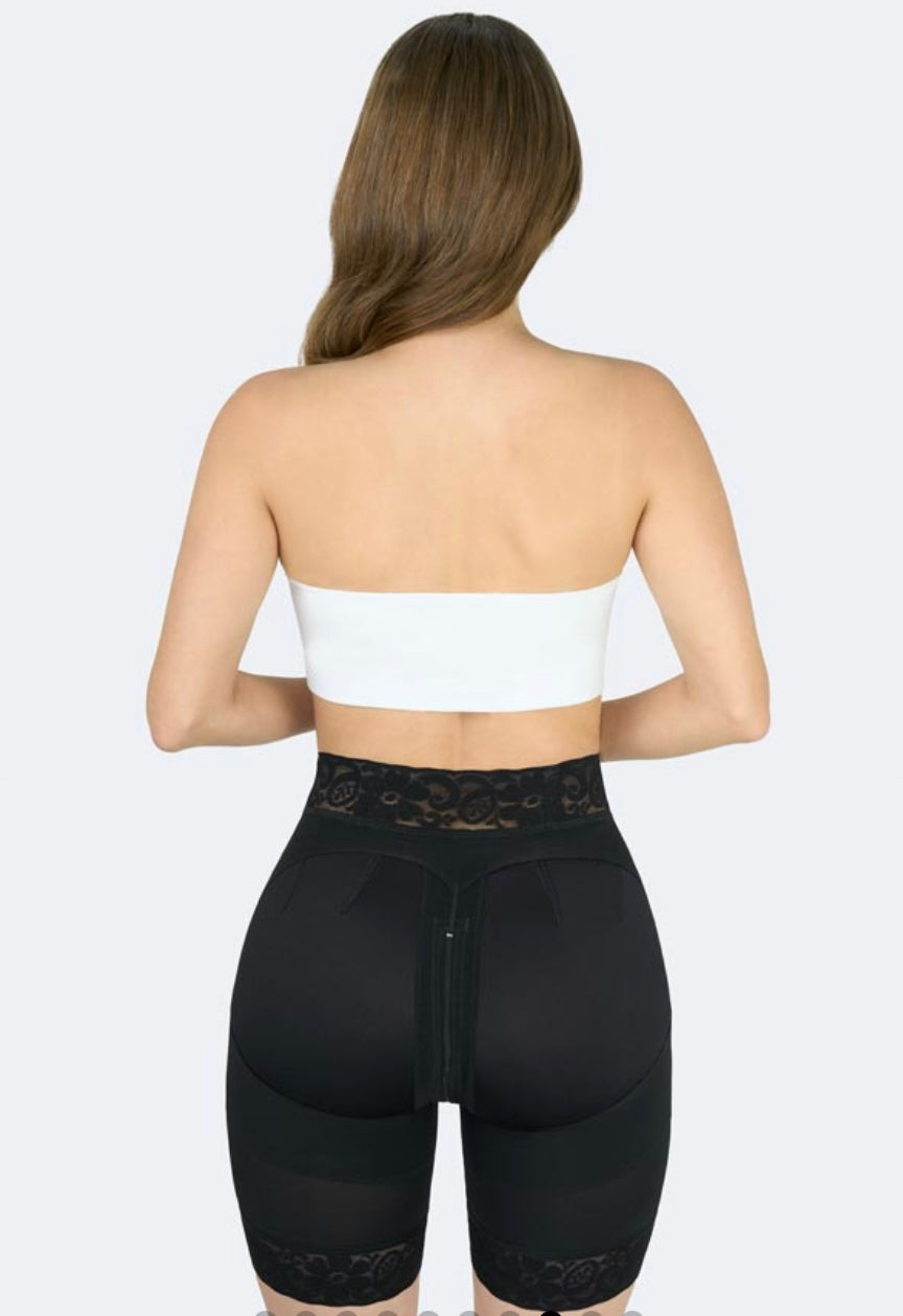 Short Levanta Cola con Broches y sierre perineal Rfe:16008-1