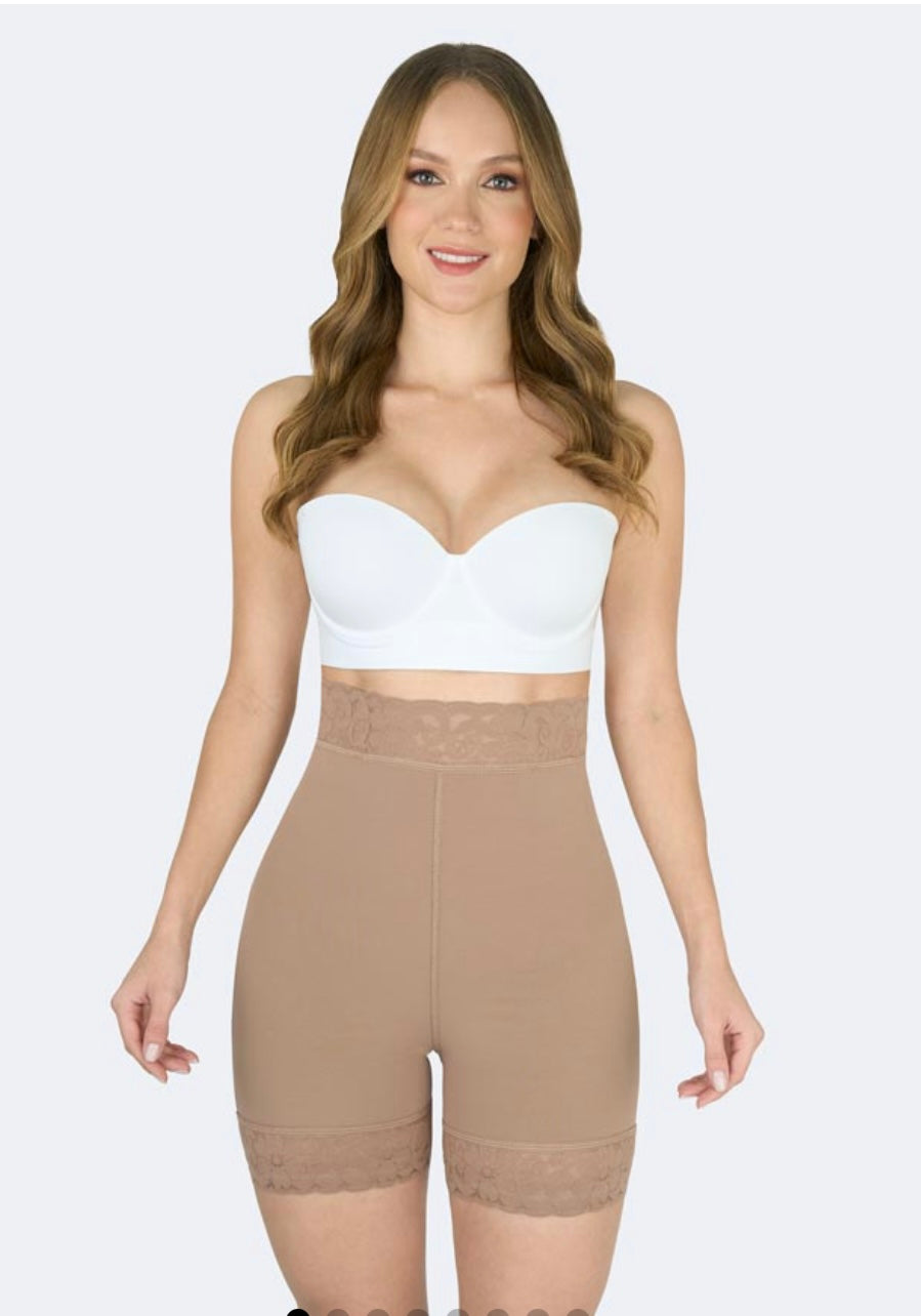 Short Levanta Cola Alto Ref: 16004