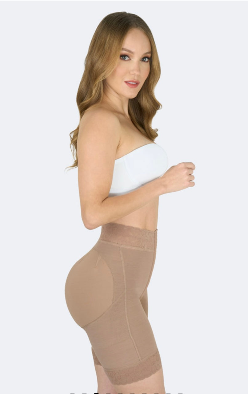 Short Levanta Cola con Broches y sierre perineal Rfe:16008-1